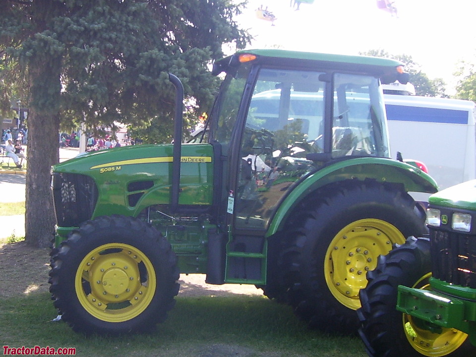 John Deere 5085M with cab