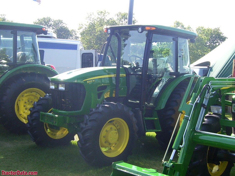 John Deere 5105M