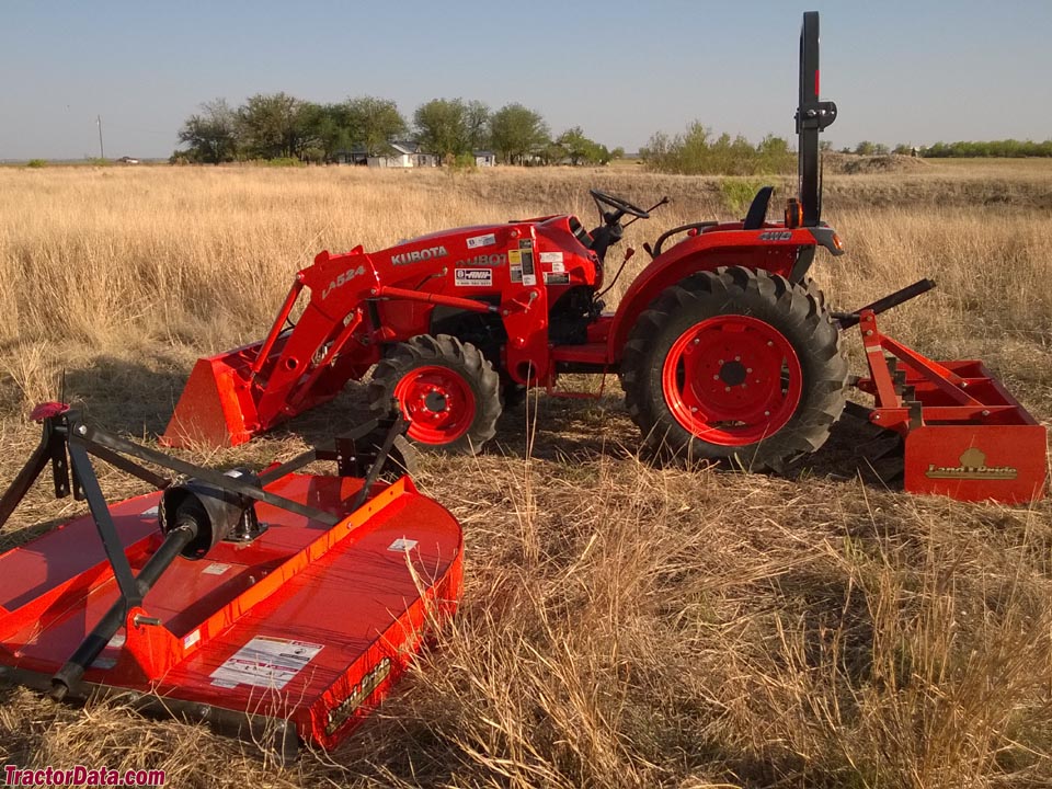 Kubota L3200 with LA524 front-end loader.