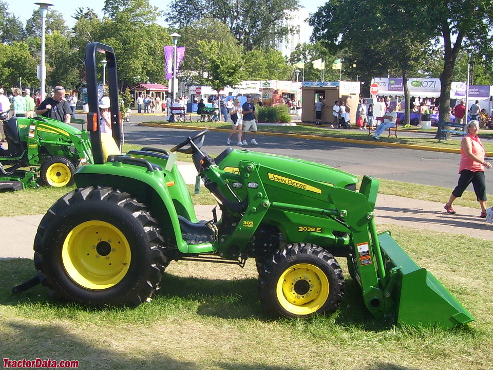 John Deere 3038E