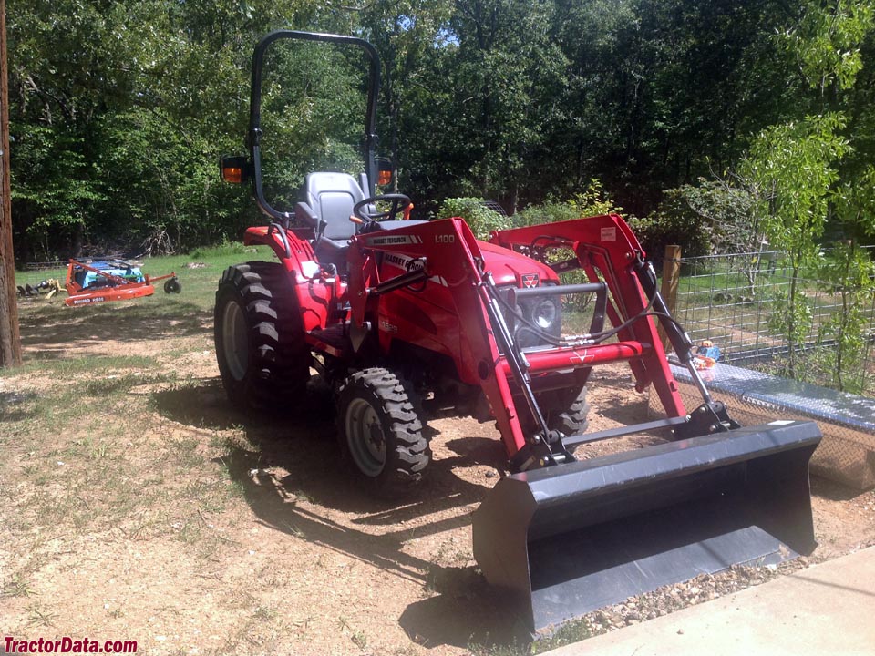 Massey Ferguson 1529 with L100 front-end loader.