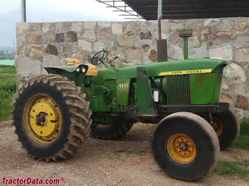 John Deere 4025