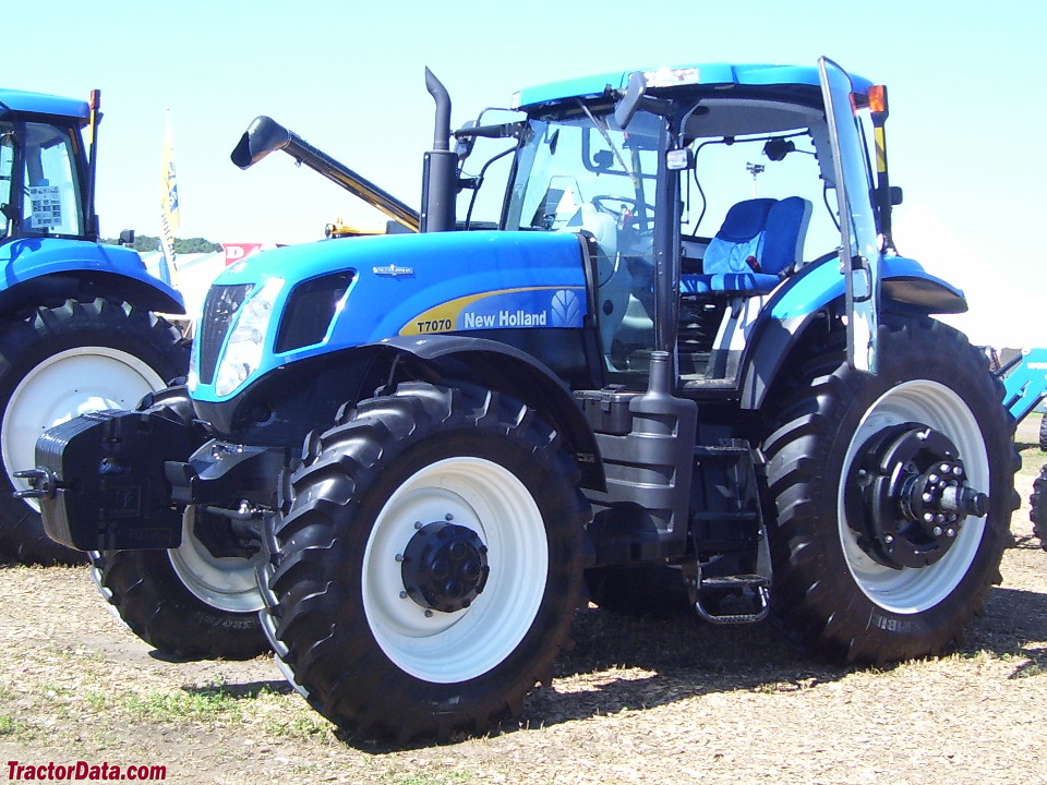 New Holland T7070