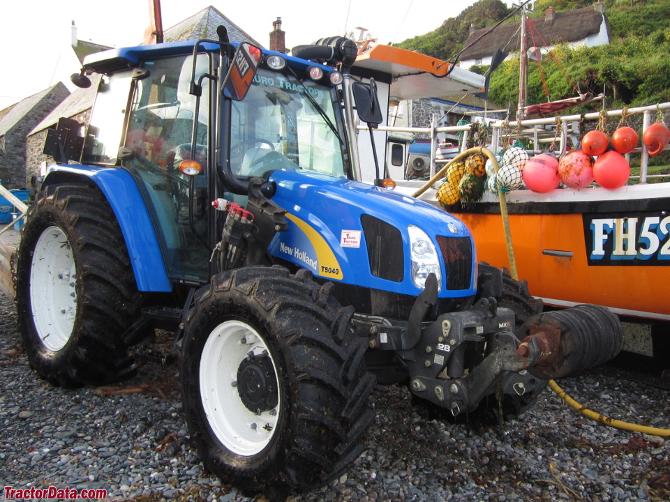 New Holland T5040, right side