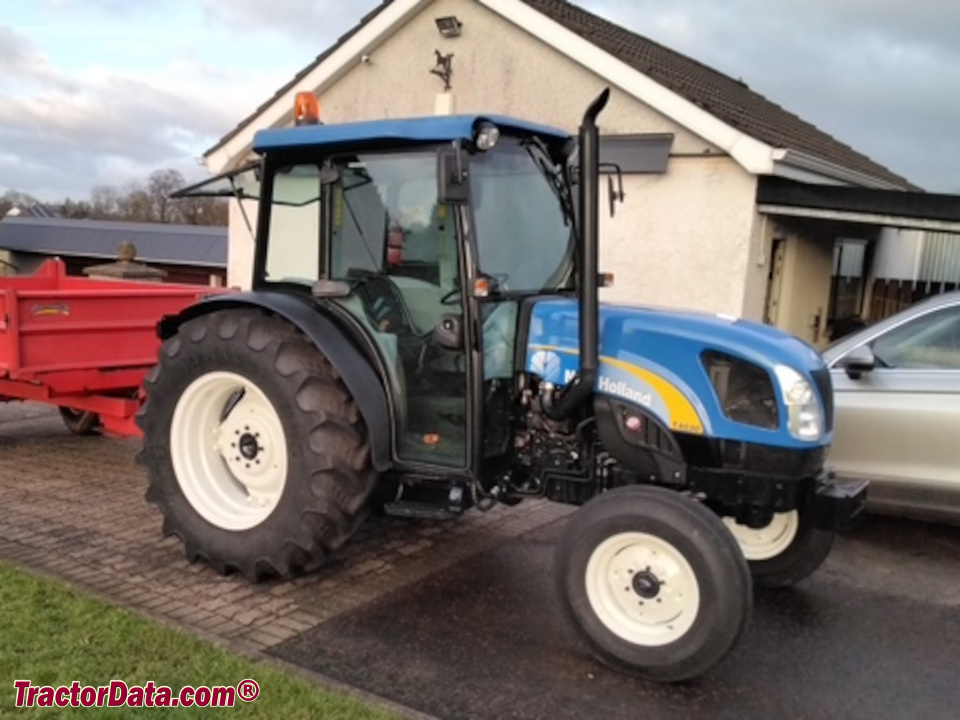 New Holland T4030 comapct utility tractor, right side.