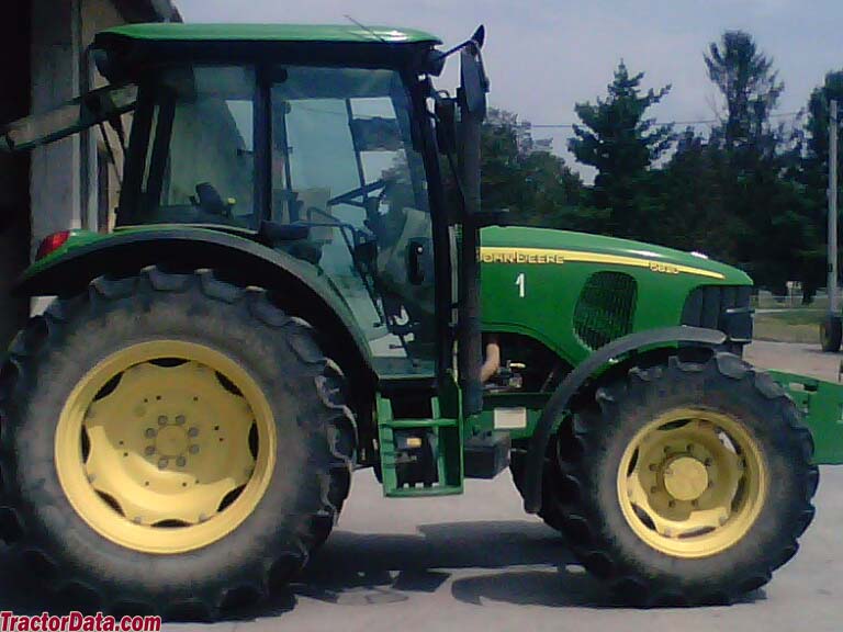 John Deere 5820