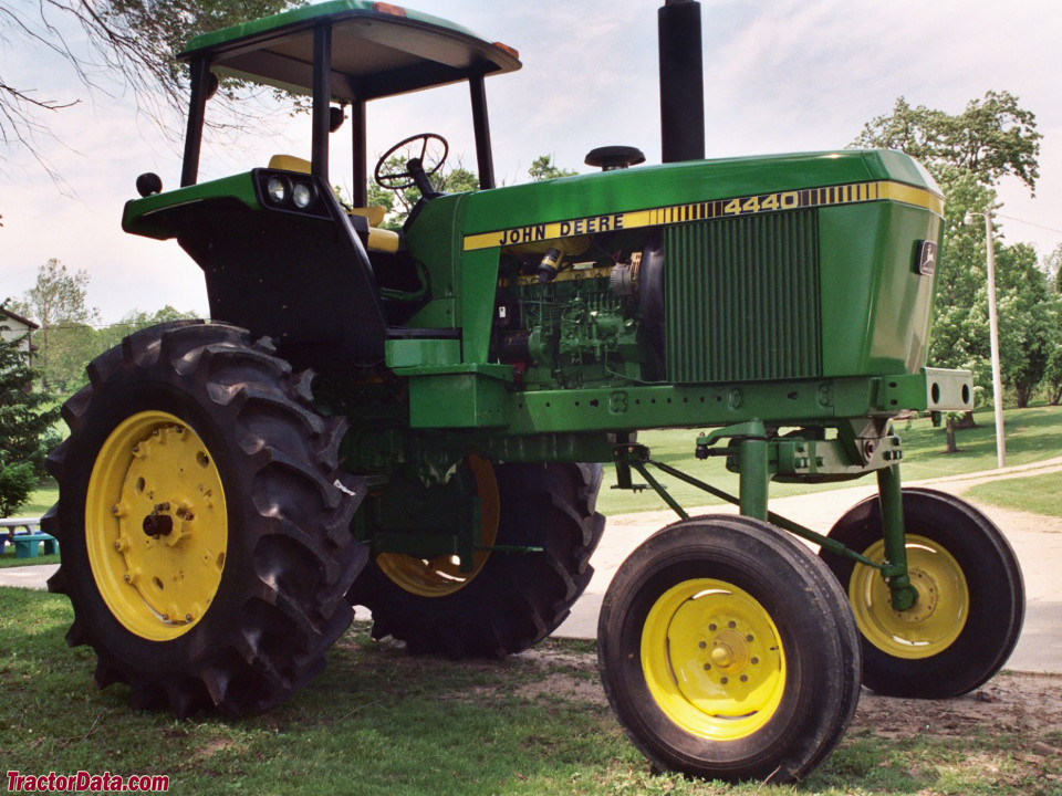 John Deere 4440 Hi-Crop.