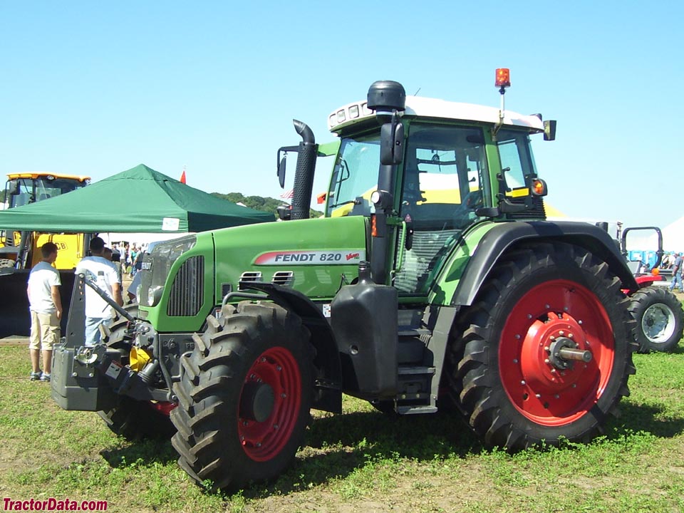 Fendt 820 Vario, left side.