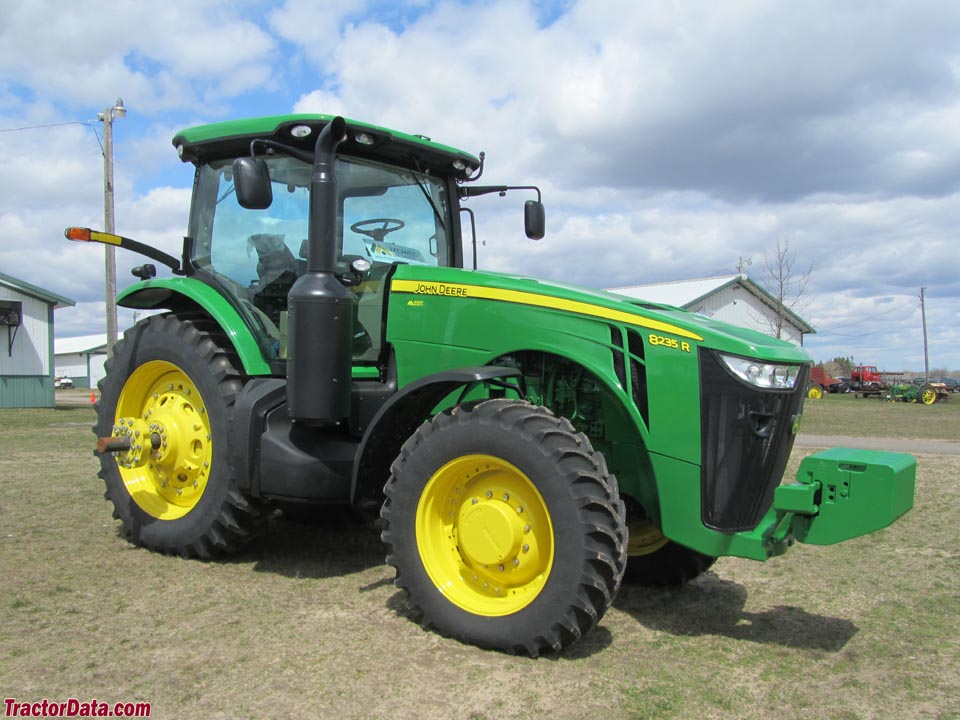 John Deere 8235R