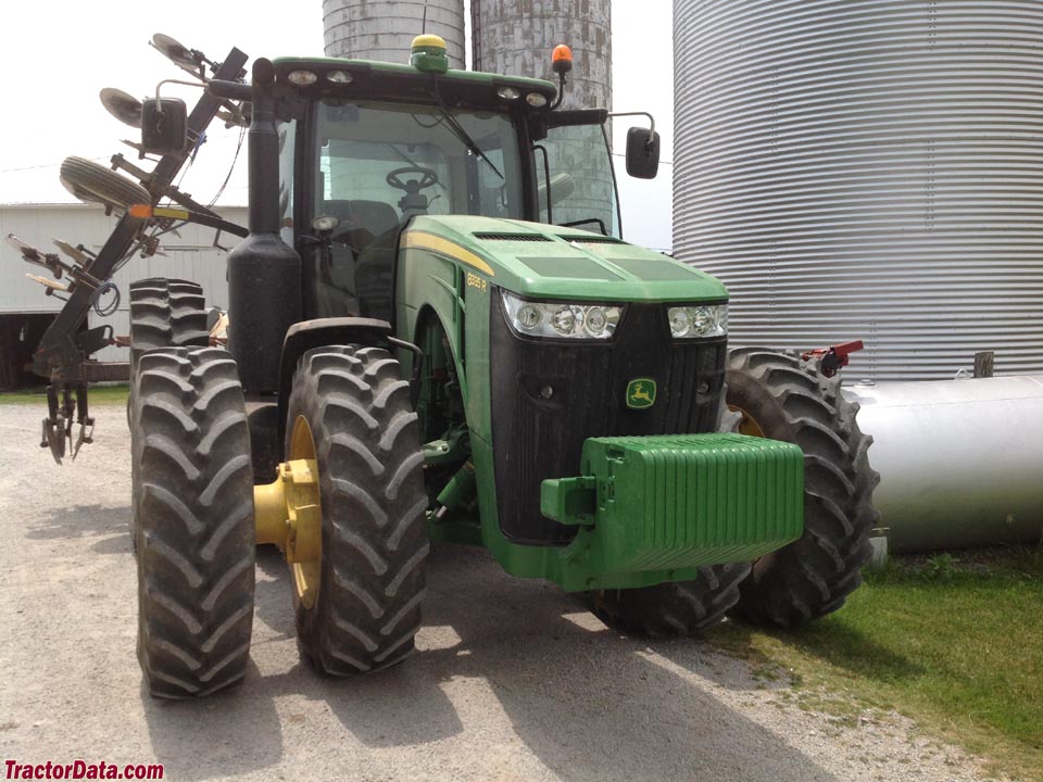 John Deere 8335R