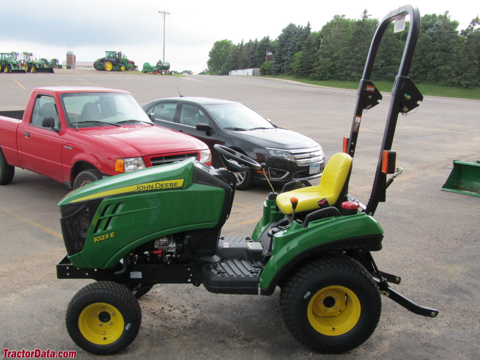 John Deere 1023E