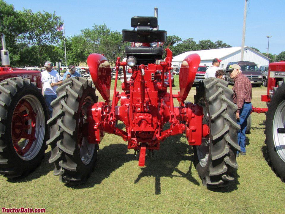 Front-left view of the Farmall 706 Hi-Clear