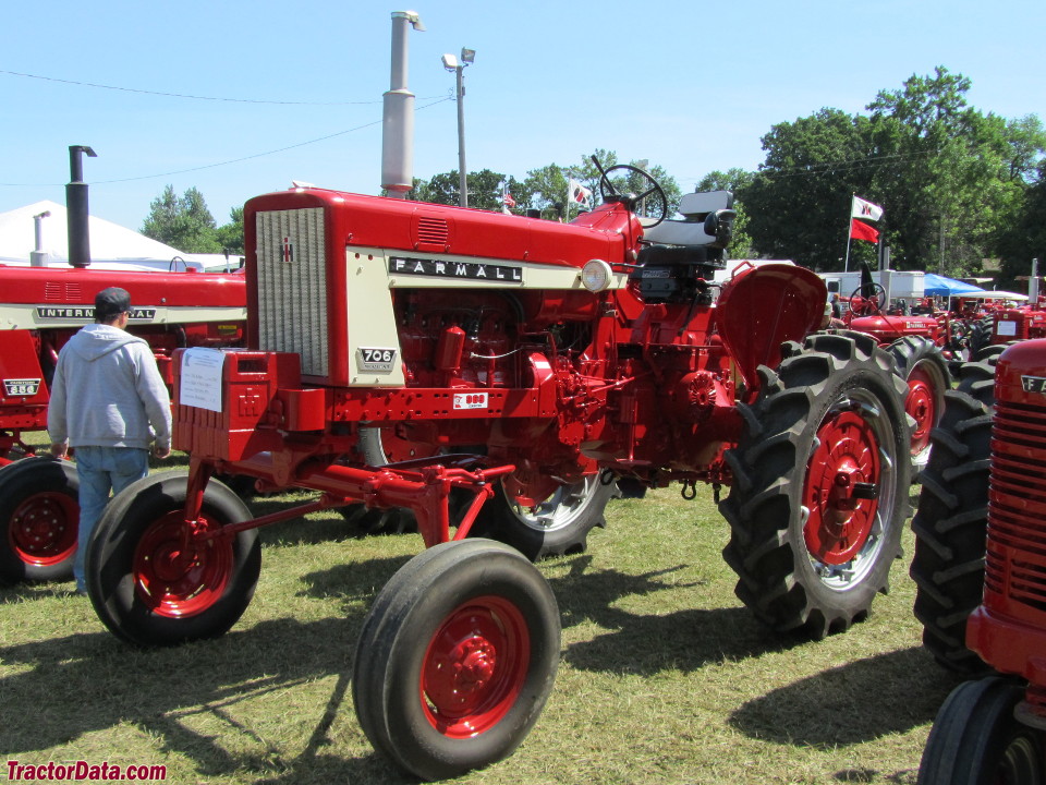 Front-left view of the Farmall 706 Hi-Clear