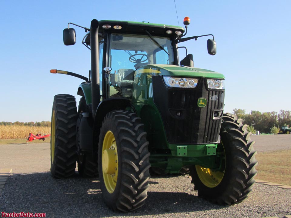 John Deere 7230R. left side