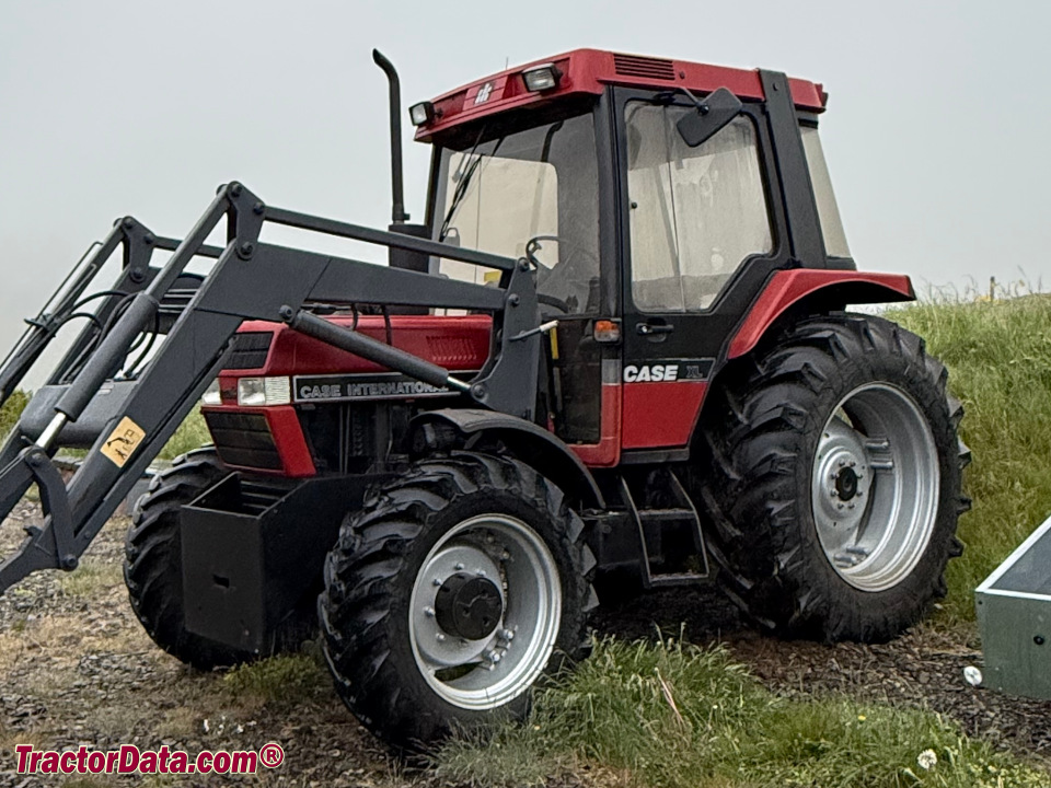 Case International 795 XL utility tractor.