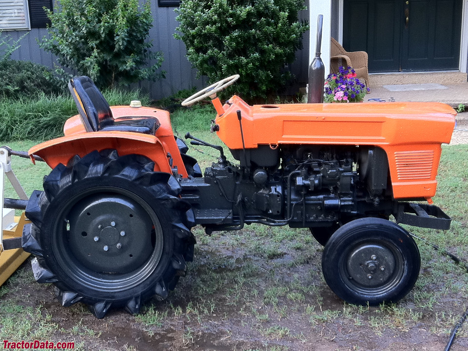 Kubota L2000, left profile