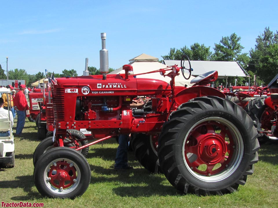 Farmall Super MV left profile