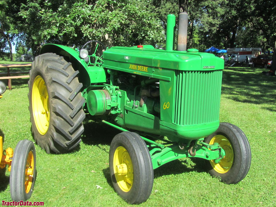 Low-seat Deere model 60 Standard.