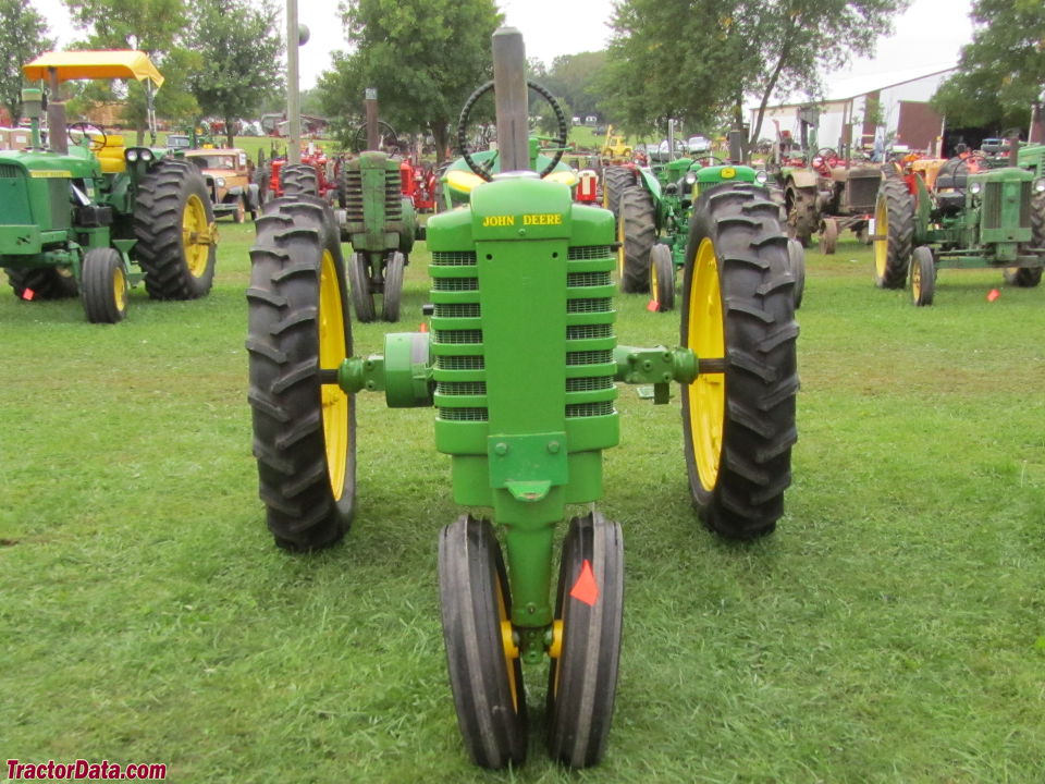 Early-styled John Deere B.
