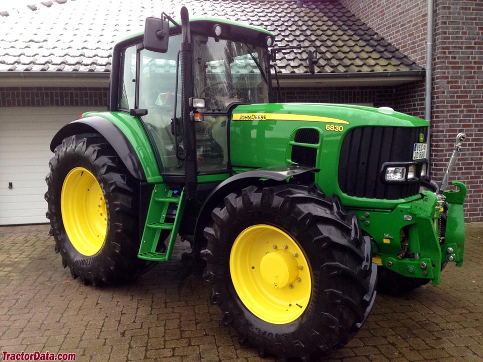 John Deere 6830