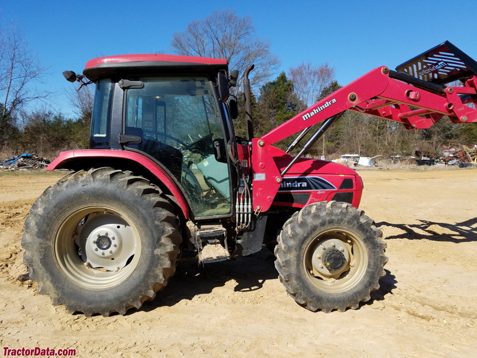 Mahindra 8560