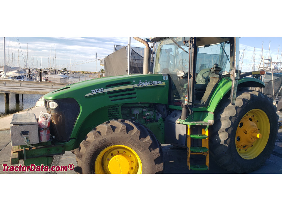 John Deere 7820