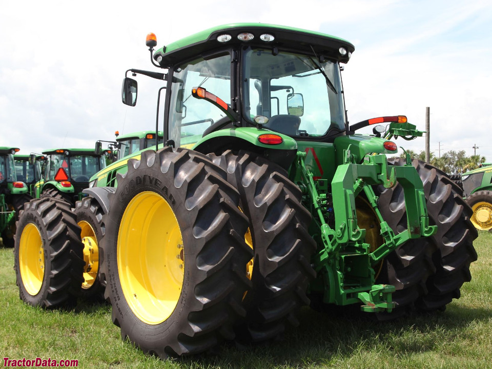 John Deere 8320R