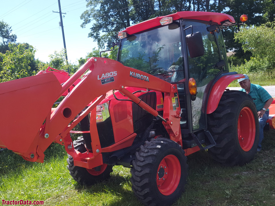 Kubota L3560HSTC with loader and mower.