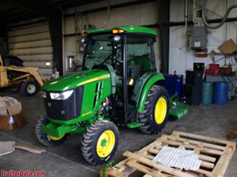 John Deere 3046R with cab.