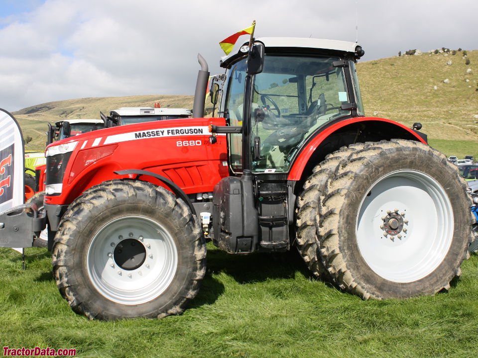 Massey Ferguson 8680