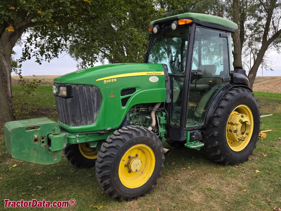 John Deere 5101 EN narrow-profile tractor.