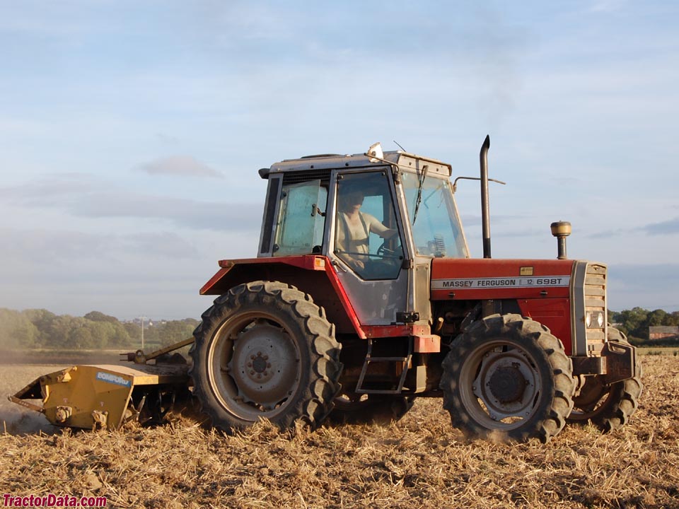 Massey Ferguson 698T