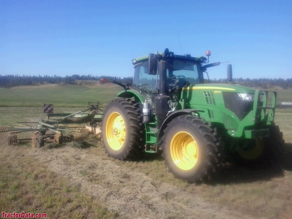 John Deere 6215R