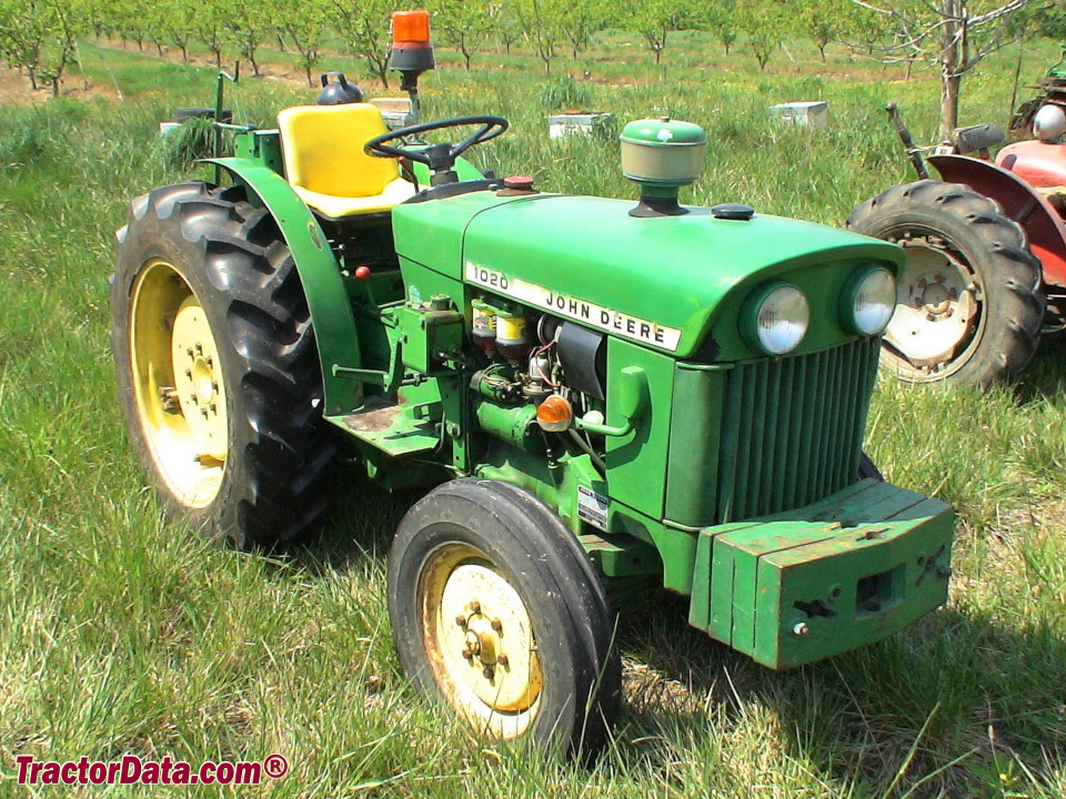 John Deere 1020 VU tractor, right side.