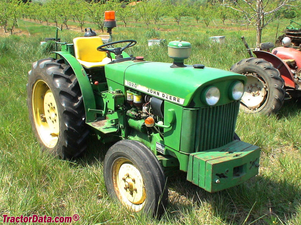 John Deere 1020 VU, right side.