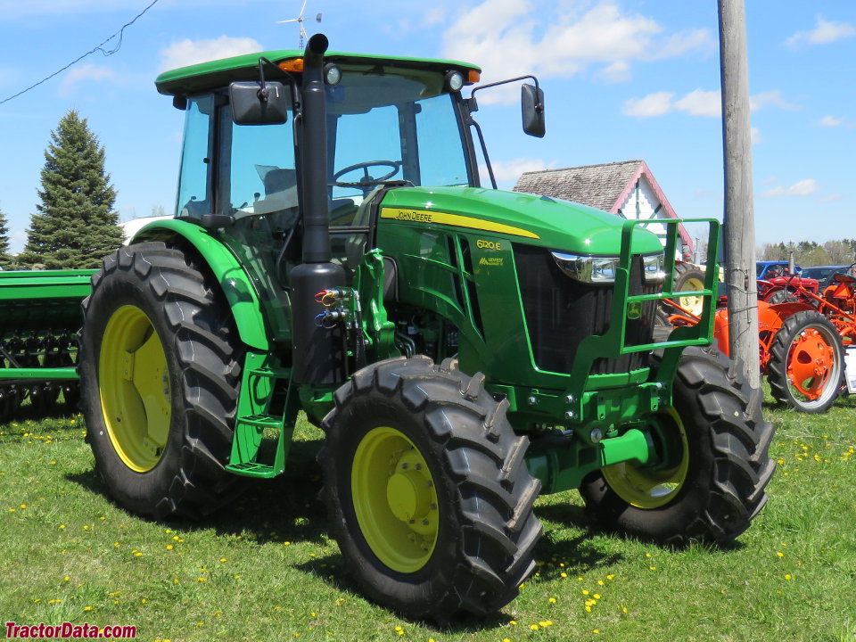 John Deere 6120E