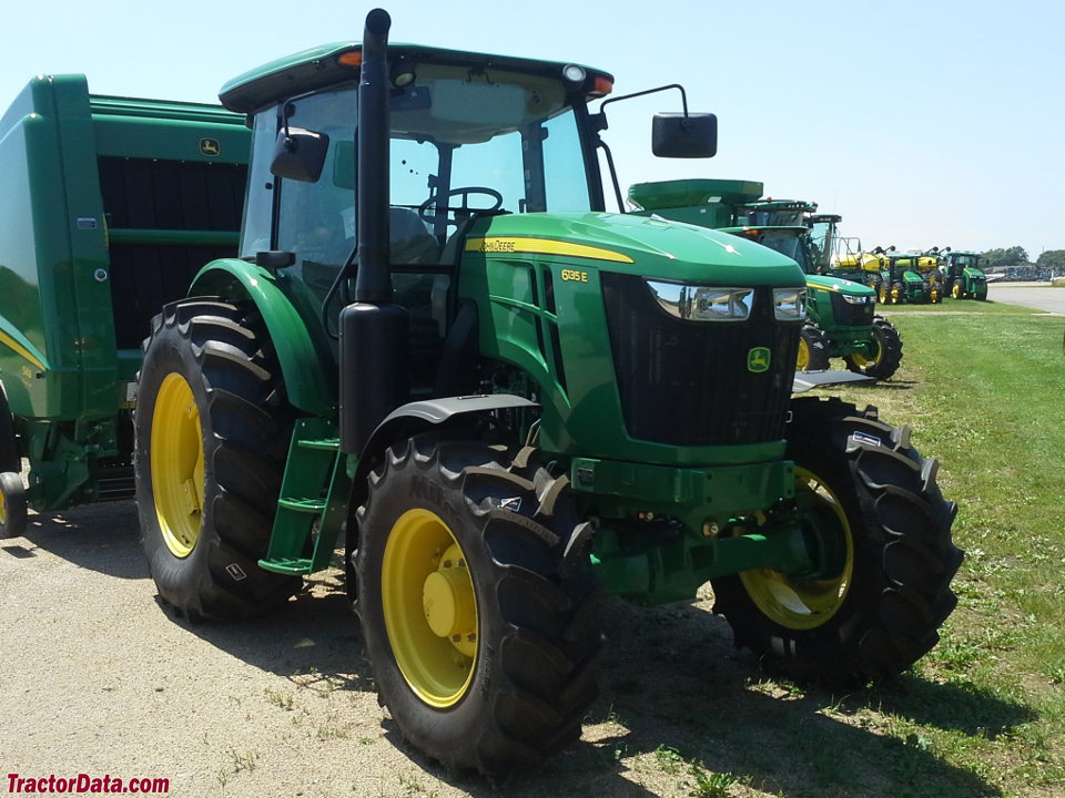 John Deere 6135E