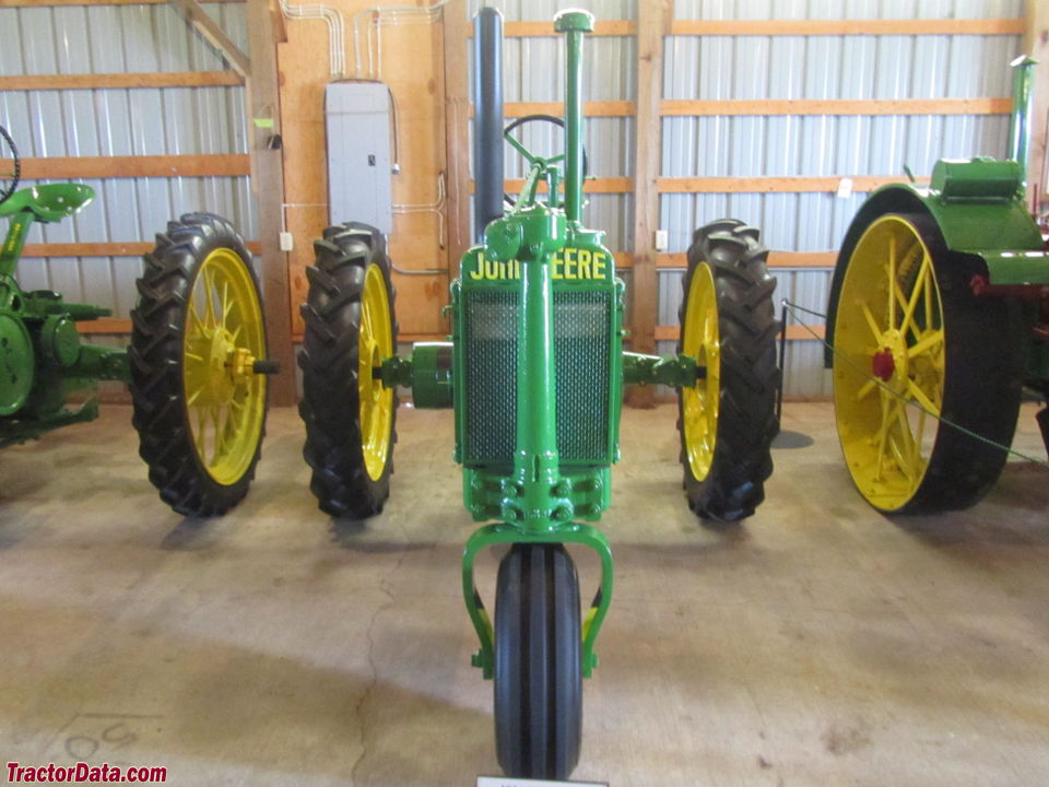 Unstyled 1969 John Deere BN with rubber tires..