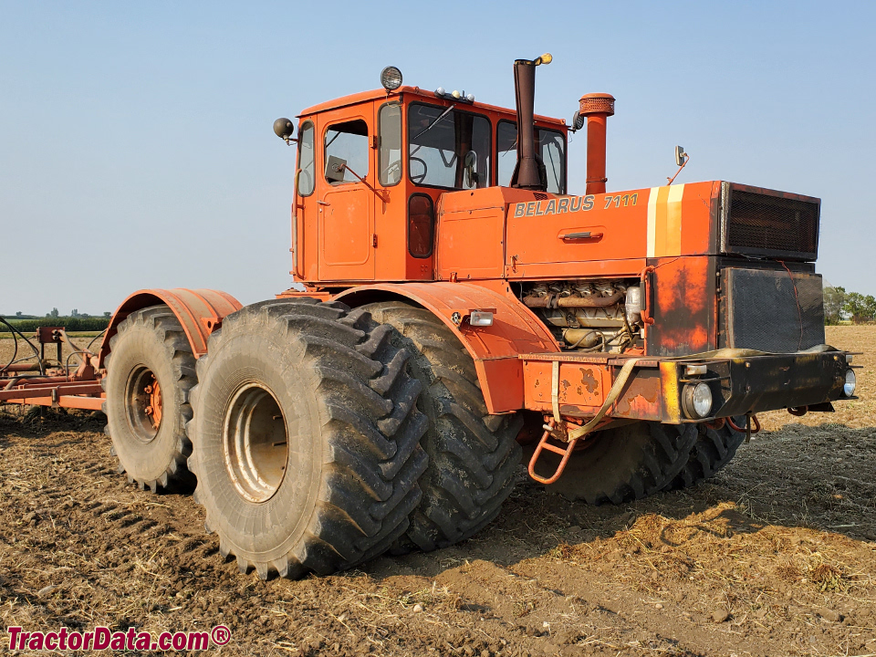 1986 Belarus 7111 tractor.