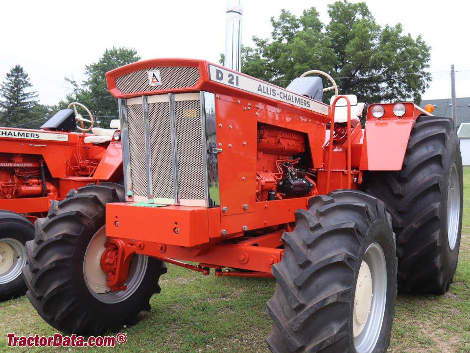 Allis Chalmers D21 Series II with four-wheel drive, left side.