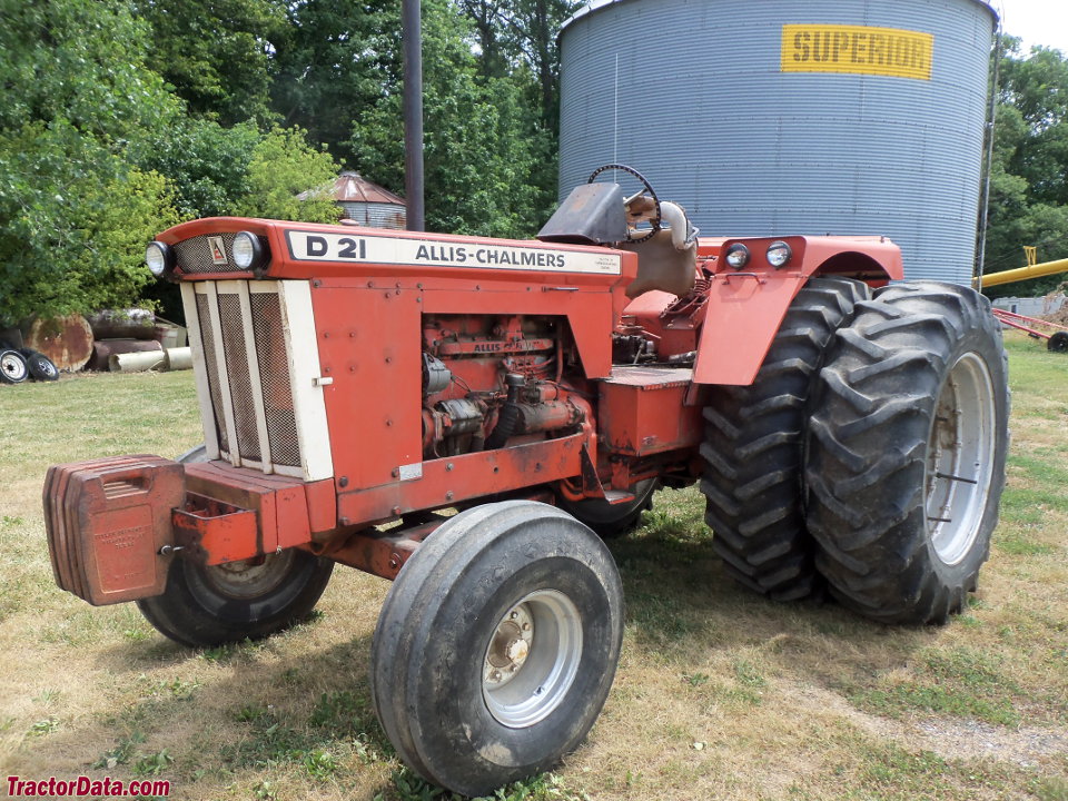 Allis-Chalmers D21 Series II with duals, left side.
