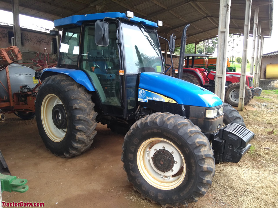 New Holland TL85E