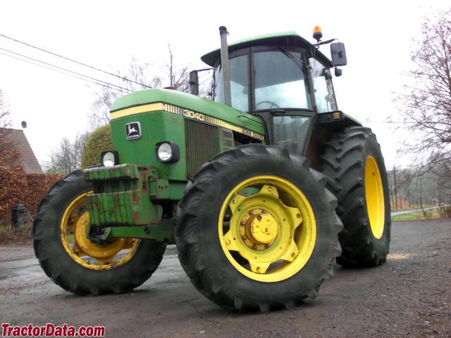 John Deere 3040