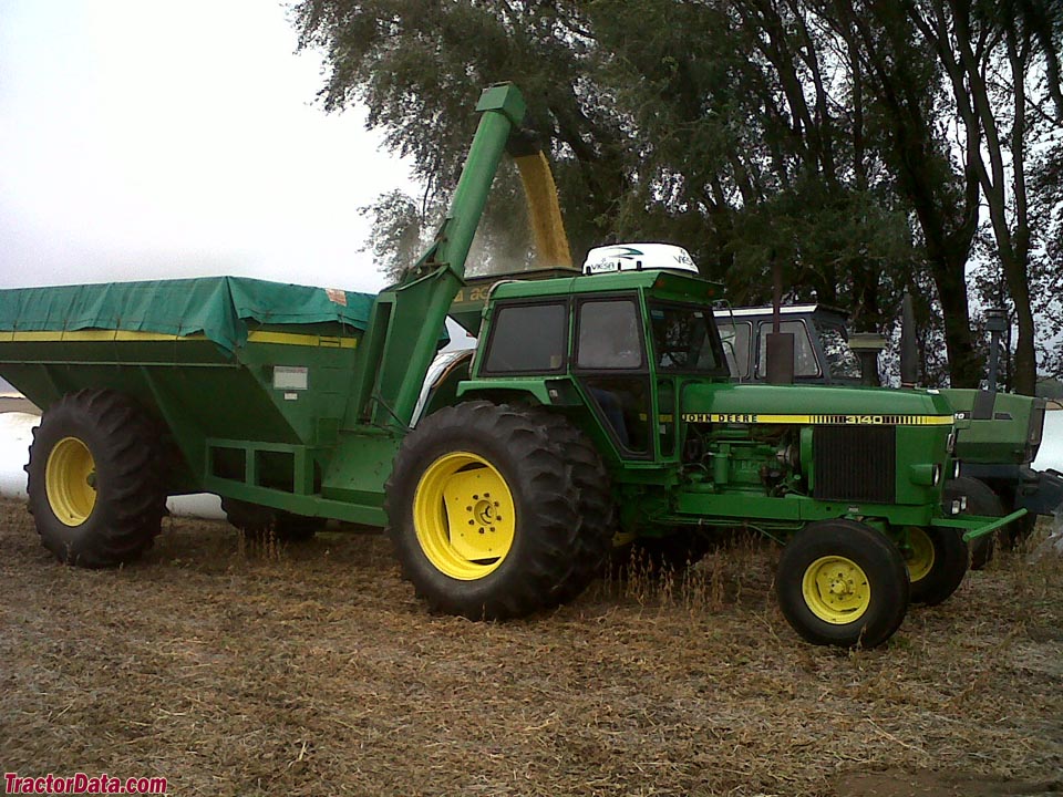 John Deere 3140 in Argentina.