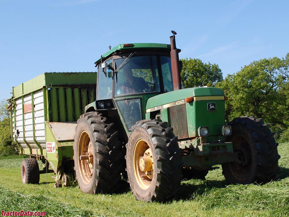 John Deere 4040