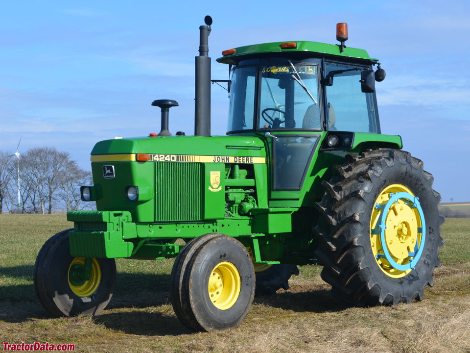 European John Deere 4240.