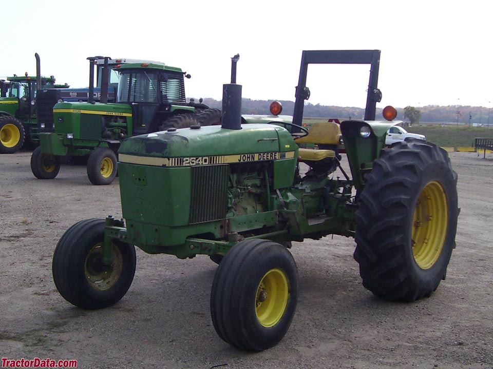John Deere 2640