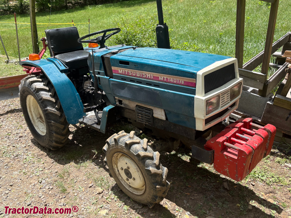 Mitsubishi MT1401FD compact utility tractor.