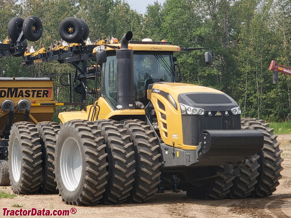 Challenger MT975E, front-right.