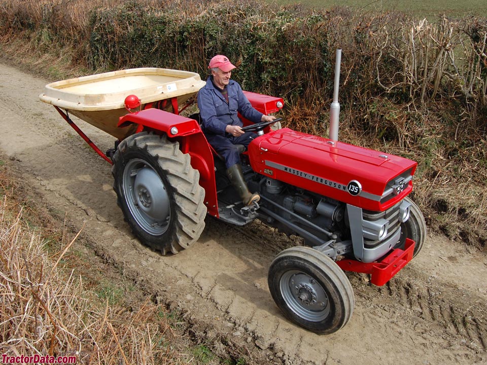 Massey Ferguson 135 with spreader, right side.